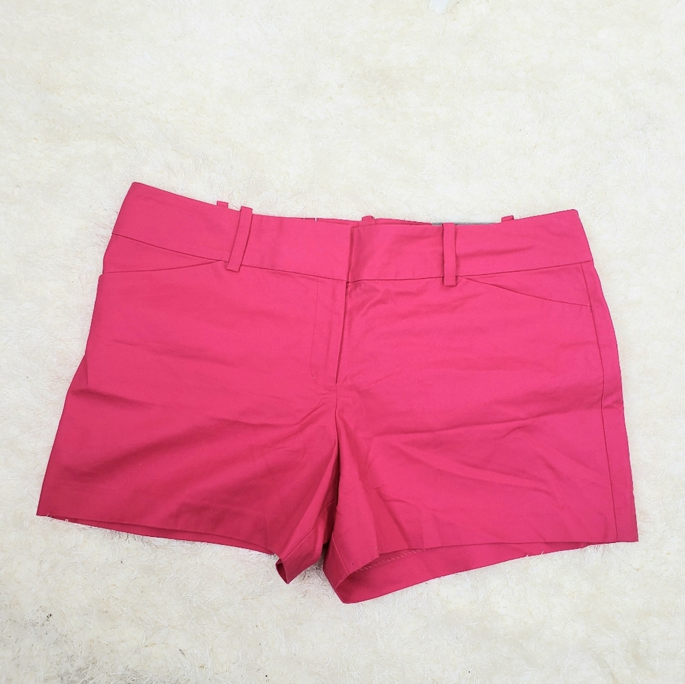 NWT. Ann Taylor signature shorts